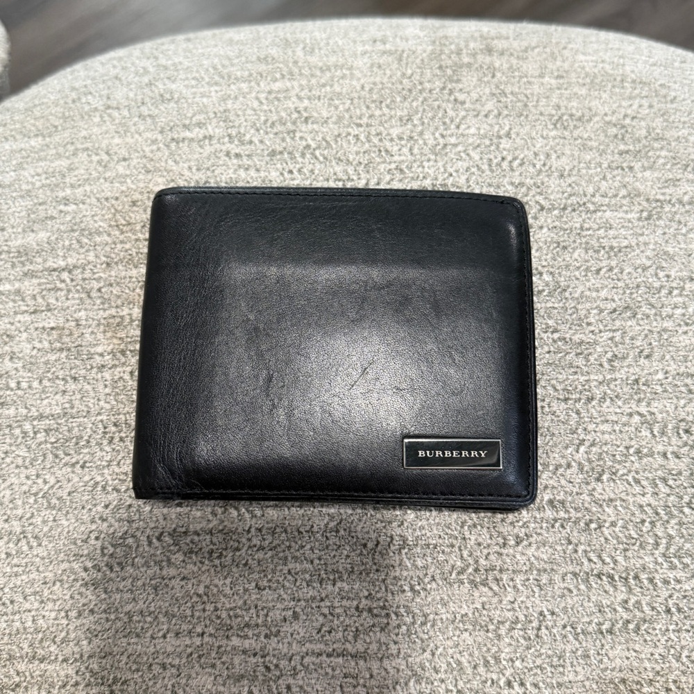 Burberry Black Wallet Sleek Minimalist Design